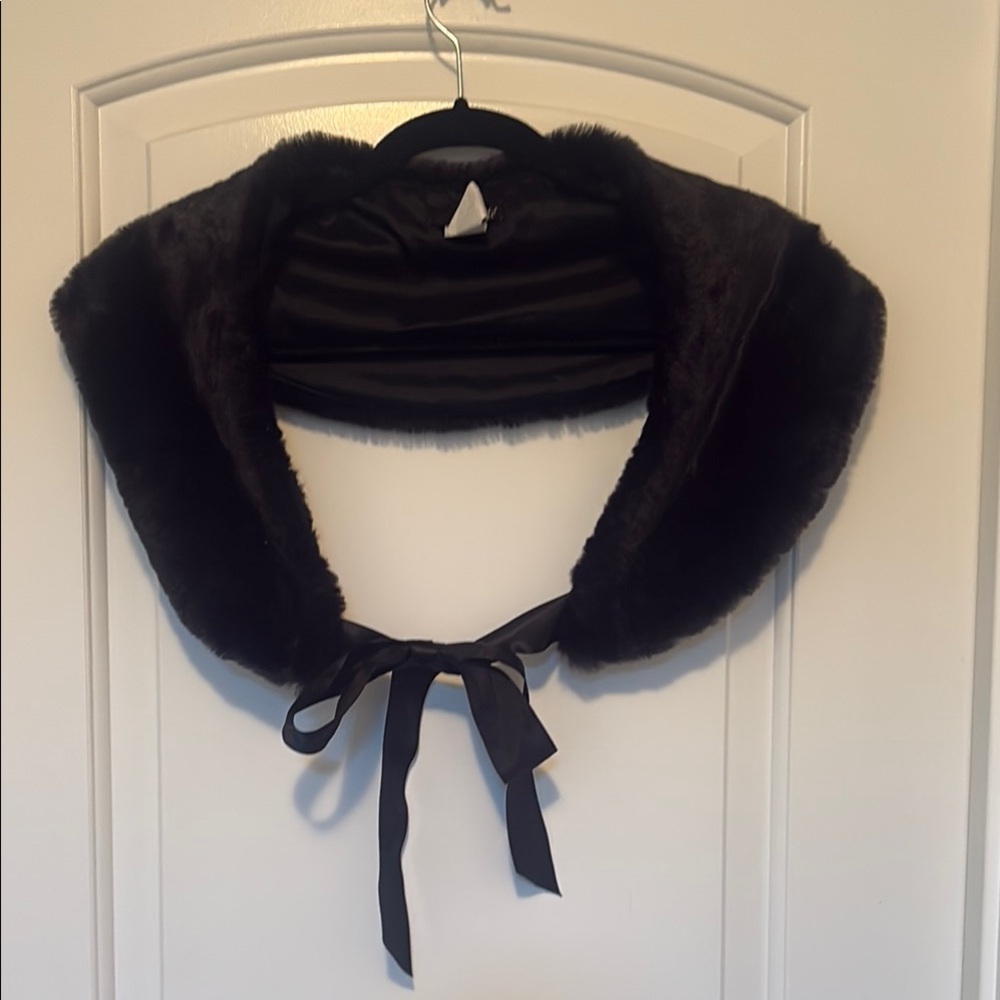 Black Minimalist Wrap with Solid Design
